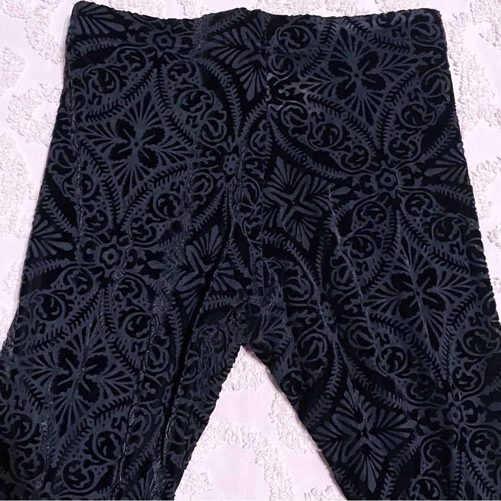 Blackmilk Gothic Velvet Patterned Leggings medium - Picture 2 of 10